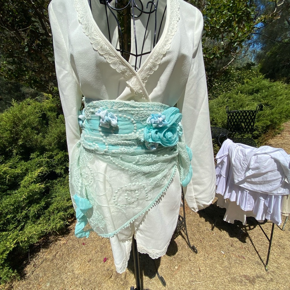 Kreativekristen Artisan turquoise embellished lace cumbetbun Belt - Picture 7 of 12